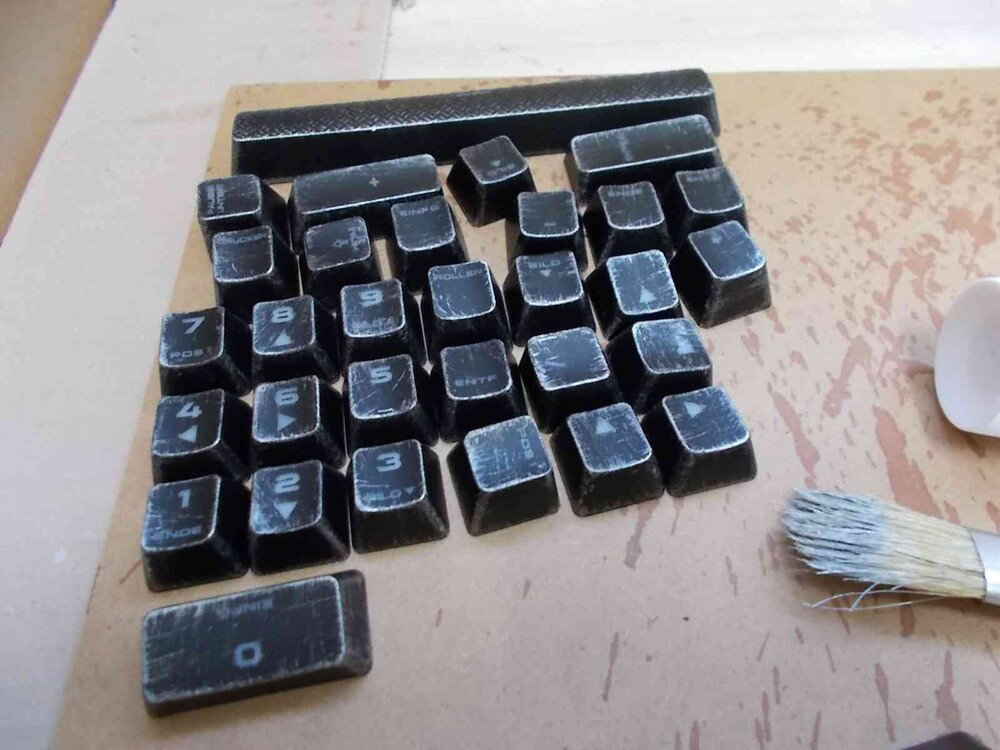 the keys have been dry brushed to metalic look