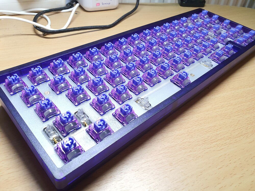 Ad first I used hand-lubed Akko Demon switches, but....