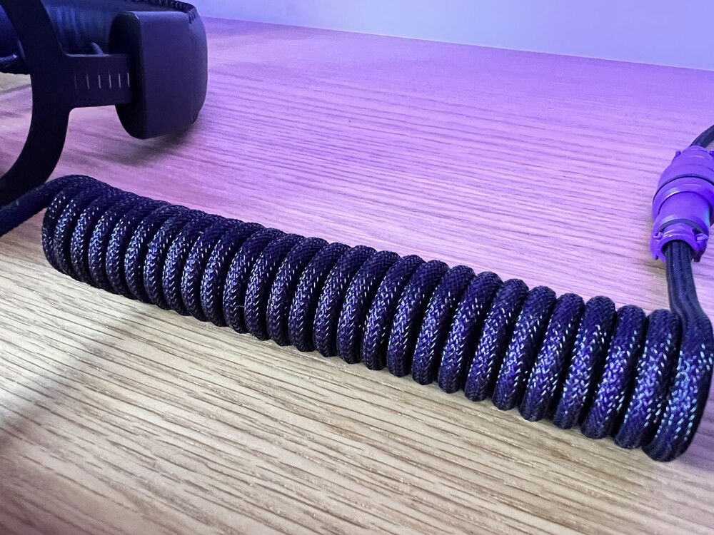 Custom Cable Build: https://store.cablemod.com/configurator/?load=kbc:0465a3c5fcc9
