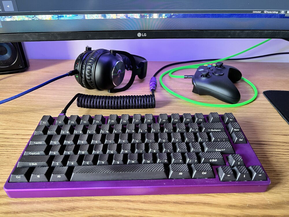 Custom Straight C to A cables from CableMod for my Xbox controller and Logitech Headphones