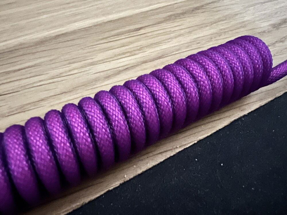 Custom Keyboard Cable: https://store.cablemod.com/configurator/?load=kbc:9e58043eb790