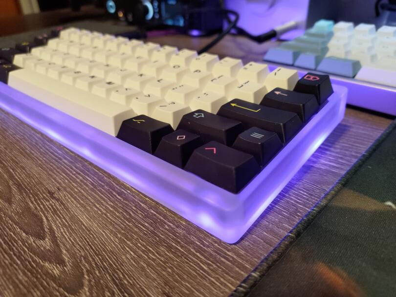 Rgb NOP60 pcb, Gmk Future Funk, SP Star Meteor Whites on pom full