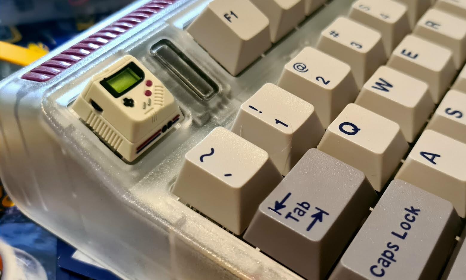 Custom IQUNIX OG80 Wormhole » keebs.gg