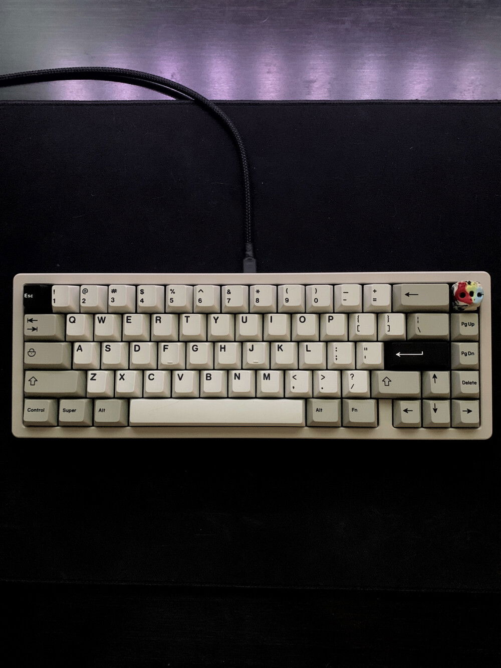 wasnt a fan of the 9009 accents so I stuck on the esc and enter from jtk zen. artisan from destroyercaps adds a nice pop