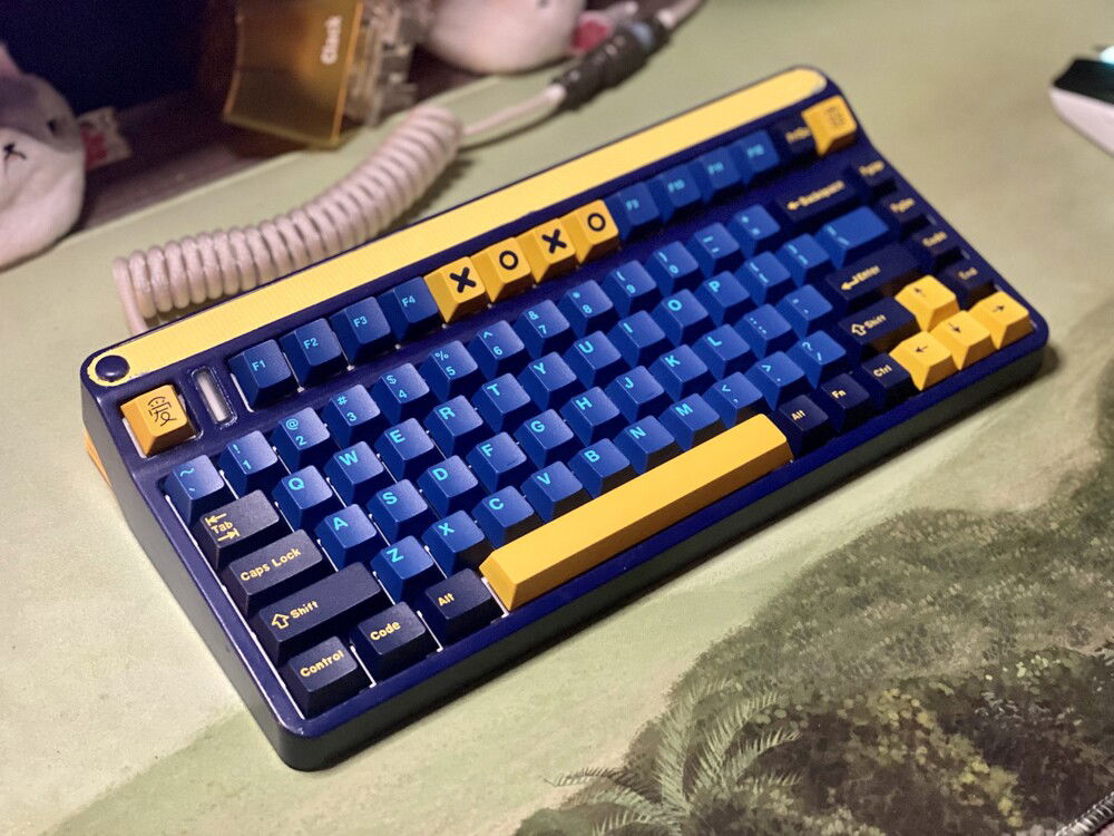 Custom Painted Iquinix A-80 » keebs.gg