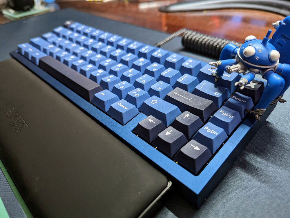 Qwertykeys QK65 Blue Golden » keebs.gg