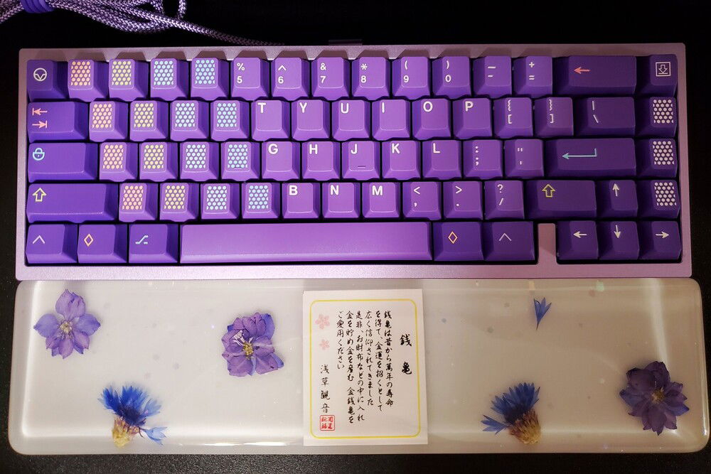 CNC Bakeneko65
GMK Serenity
Wrist rest from HiJenny on Etsy