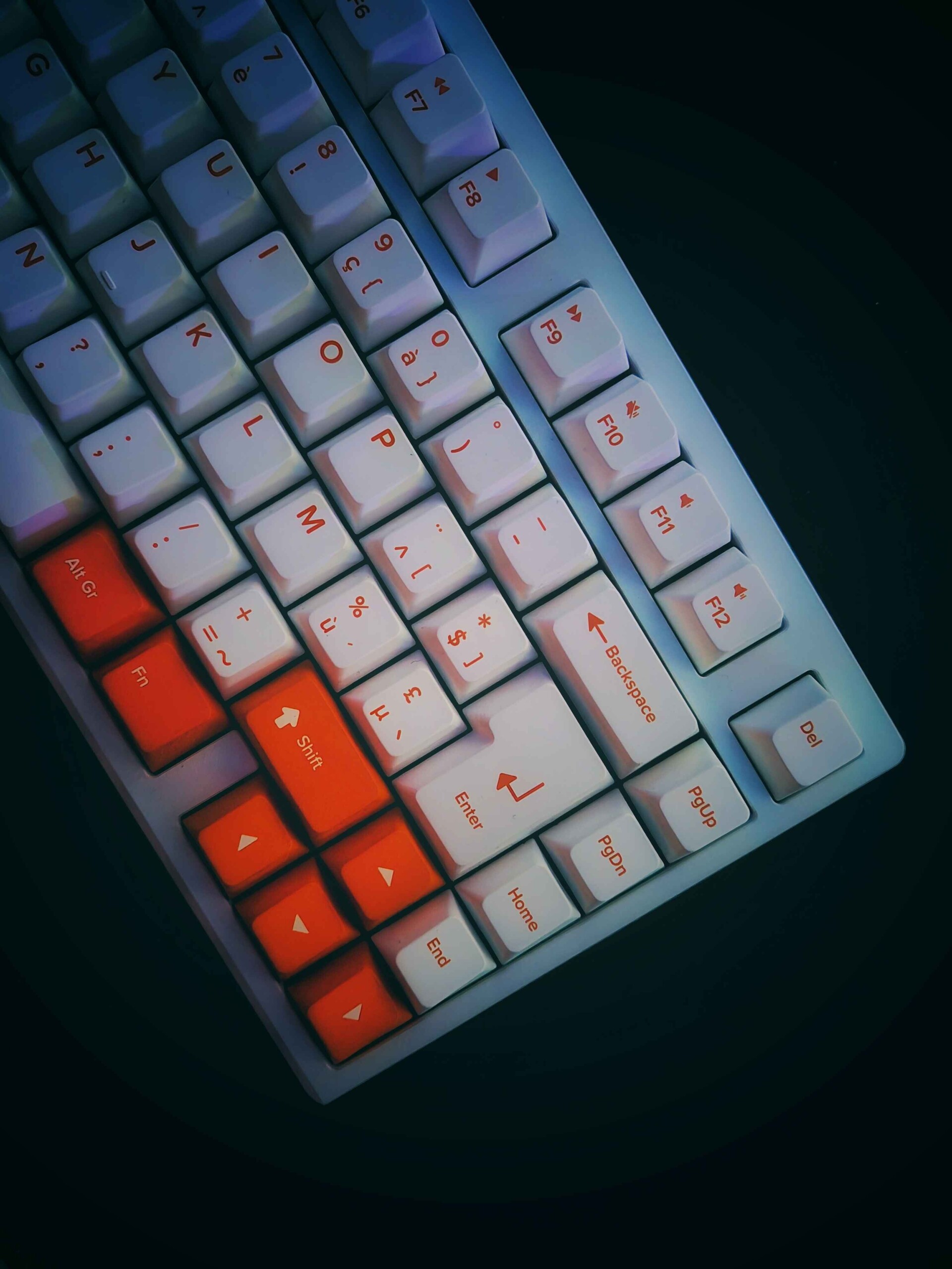 Bridge75 x Keygeek Y2 x Custom Orange on White Keycaps » keebs.gg